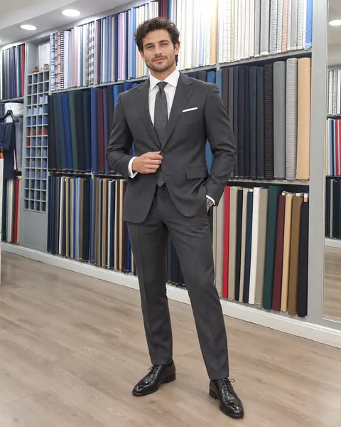 Made-to-measure business suit at Robin Tailors